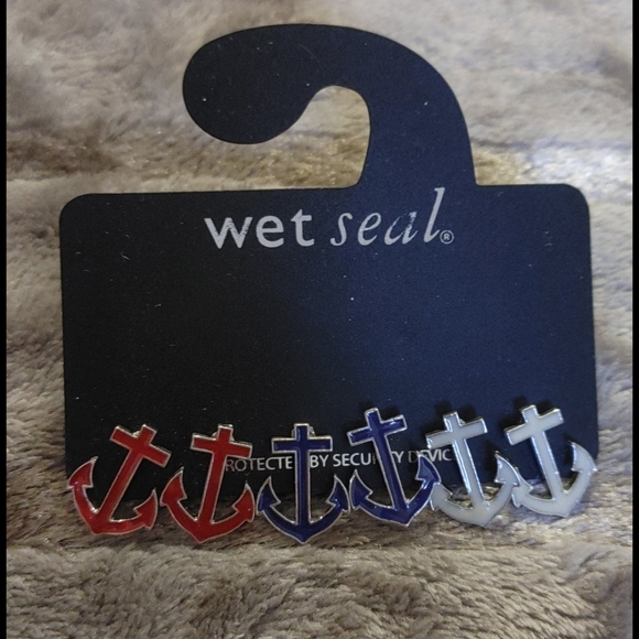 Wet Seal Anchor earrings - Picture 2 of 3